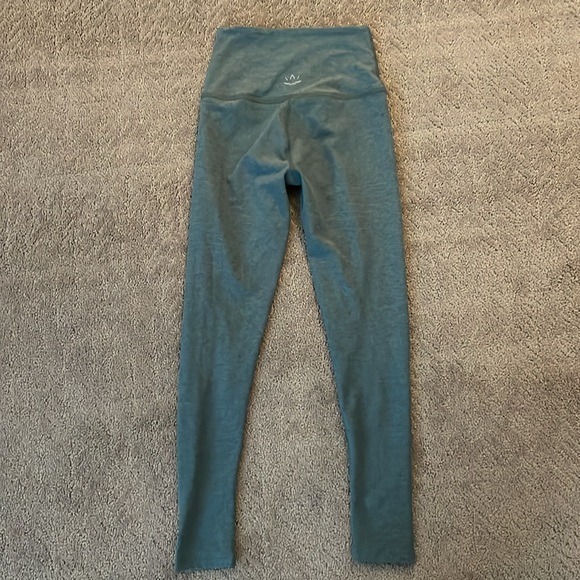 Beyond Yoga XS sage green - Picture 2 of 3
